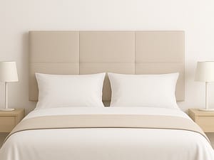 Cabecero Cádiz tapizado en polipiel Azahar 04 en dormitorio decorado moderno